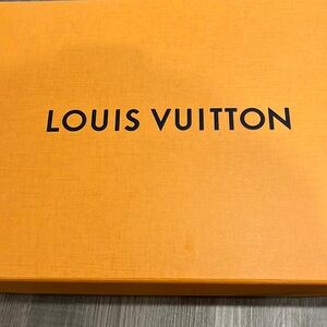 COPY - Mini vanity with chain